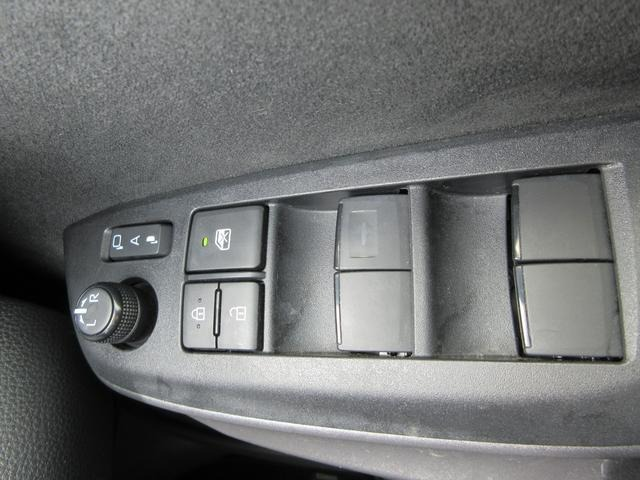 2023 TOYOTA YARIS HYBRID X